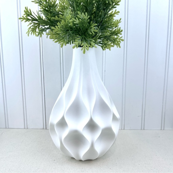 Modern Flower Vase, Abyssal Flower Vase - Picture 1 of 7